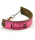 Attacchi d'arte, Bracciale in pelle con metro rosa