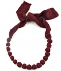 Attacchi d'arte, Collana cravatta in stoffa rossa