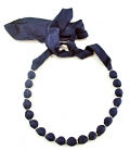 Attacchi d'arte, Collana cravatta in stoffa blu