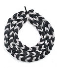 Attacchi d'arte, Collana cravatta in Collant nero e grigio