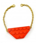 Attacchi d'arte, Bracciale in lego rosso